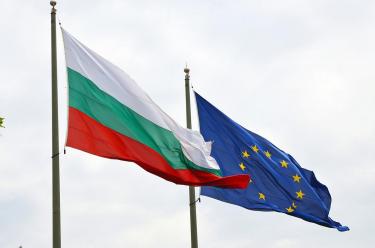 Флаги Болгарии и Евросоюза