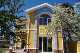 Buy a house in the village of Kamenar in the suburb of Burgas id 346