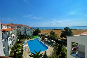 Two-bedroom apartment in Ravda on the first line of the sea - for sale