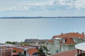 Apartment with partial sea view in Sveti Vlas - Apart Estate