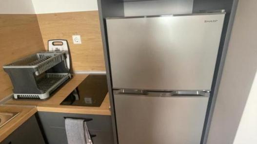 ID 562 Кухонный гарнитур и встроенный холодильник
