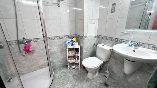 ID 587 Bathroom with shower
