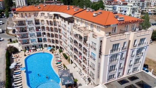 Компактные апартаменты в центре курорта Солнечный берега - продажа