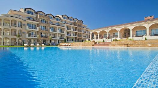 Apartments with several bedrooms are offered in the Atia Resort living complex in Chernomorets