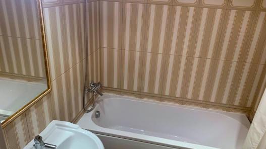 ID 698 Bathroom with bathtub