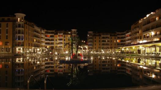 Territory of the complex Royal Sun at night - real estate Sunny Beach Id 254 