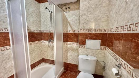 ID 586 Bathroom with shower