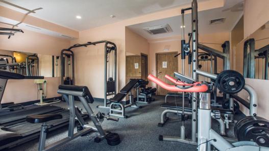 ID 864 Fitness center in the complex