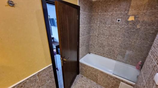 ID 685 Bathroom with bathtub
