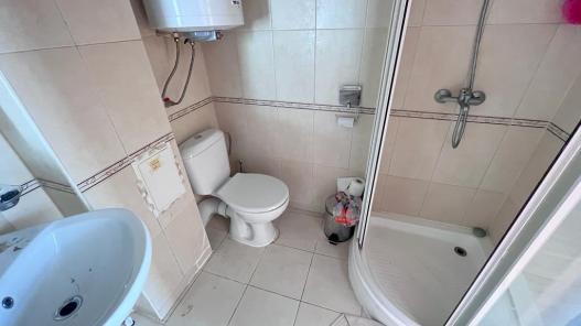 ID 676 Bathroom with shower