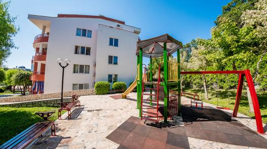 Children's playground on the territory of the elite gated complex Green Fort Id 263