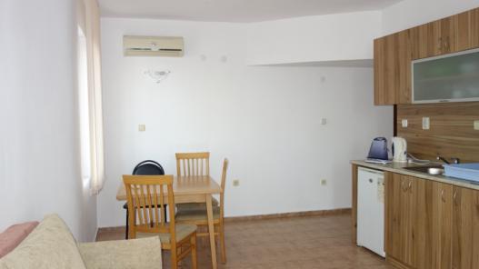 Двустаен апартамент на първа линия - недвижими имоти в Равда Id 96