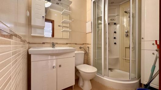 ID 889 Bathroom with shower cabin