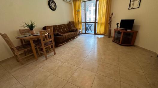 ID 899 Dining area in living room