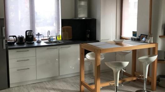 Просторная кухня с дорогой мебелью в двушке в Банско - продажа ID 100 