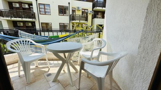 Id 486 Balcony with garden furniture