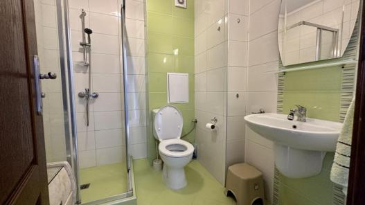 Id 503 Bathroom with shower cabin