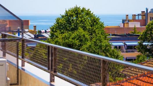  Изглед от балконите на хотел за продажба в Лозенец, България - инвестиционен имот
