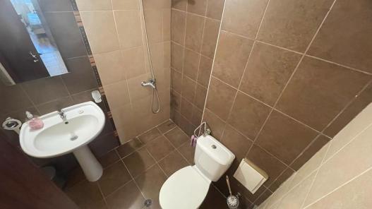 ID 796 Bathroom with shower