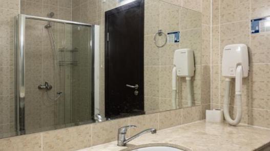 id 429 Bathroom, mirror
