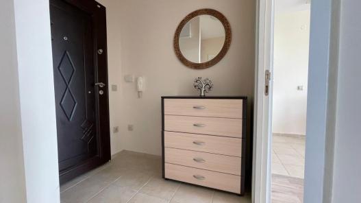 ID 836 Chest of drawers