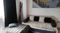 ID 100 диван в гостиной апартамента в Банско