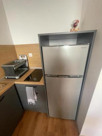 ID 562 Кухненски комплект и хладилник за вграждане