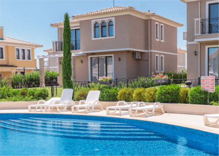 House with pool view - real estate near Pomorie Id 242 