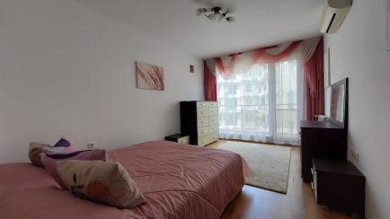 Id 472 Bedroom with panoramic window