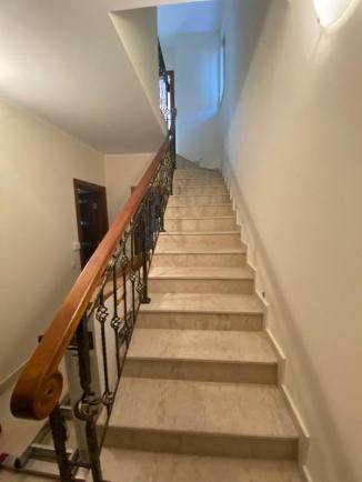 Id 372 Staircase