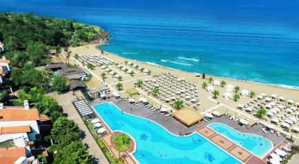 Beach in front of the Oasis complex - buy an apartment by the sea in Lozenets Bulgaria Id 186