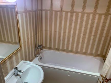 ID 698 Bathroom with bathtub