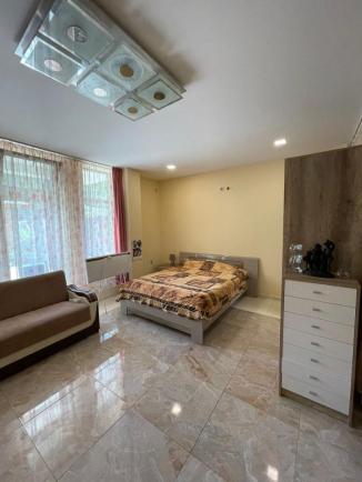 двухуровневая квартира в квартале Лазур, Бургас - спальня