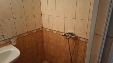 ID 1074 bathroom with shower