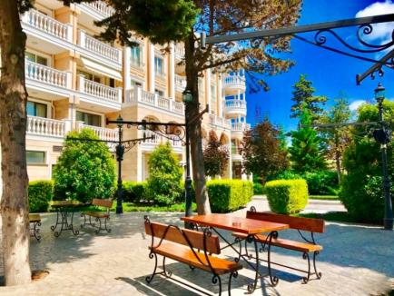 Id 61 Продажа недвижимости в Несебре двор и бассейн в комплексе Villa Roma