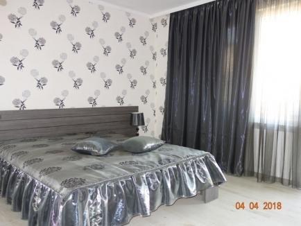 Violet bedroom in house for sale in Kosharitsa
