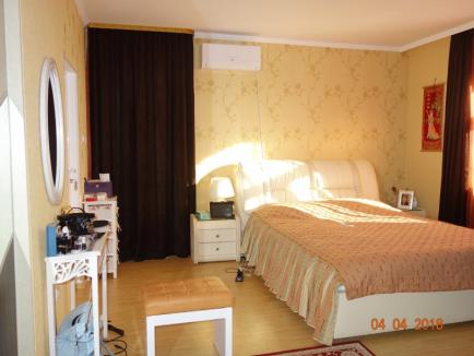 Yellow bedroom in house for sale in Kosharitsa Id 134 