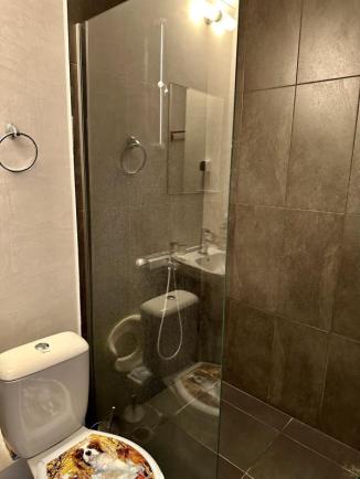 Id 500 Bathroom with shower