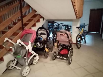 ID 103 storage space for baby strollers and bicycles