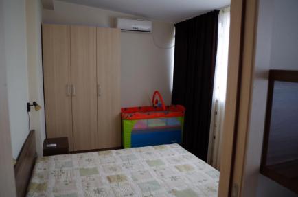 Id 105 Спальня в трехкомнатной квартире с видом на море в Равде