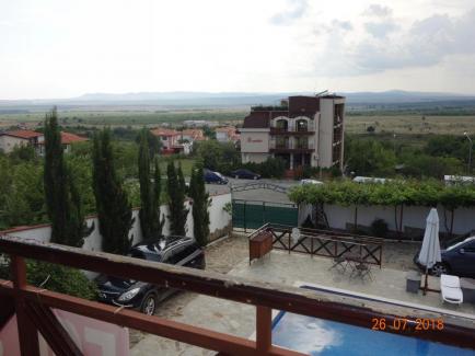 Гледка от терасата на двуетажна къща с две спални за продажба в Кошарица Id 133 