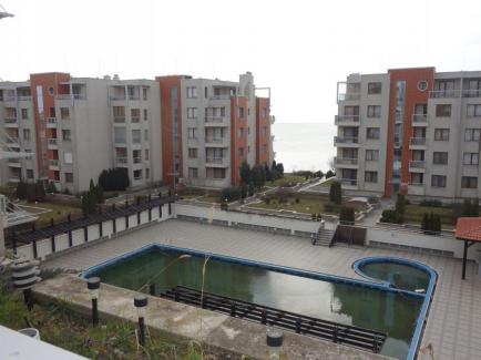 Гледка от тераса на апартамента към басейна в комплекс Хелиос Бийч Поморие  Id 126 