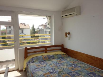 Хотел 2* за продажба в курорт Черноморец - пример за спалня №3 Id 154 
