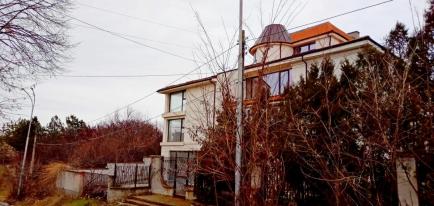 Недвижимость в Черноморце: трехэтажный дом. Продажа от "Апарт Эстейт" Id 143 