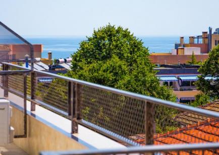  Изглед от балконите на хотел за продажба в Лозенец, България - инвестиционен имот