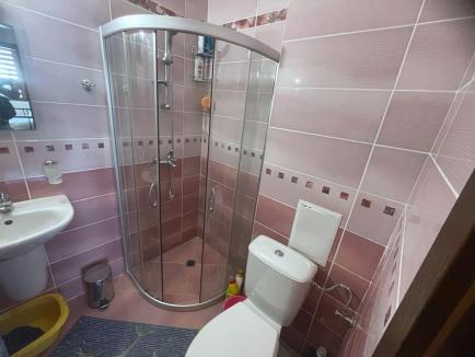 ID 600 Bathroom with shower