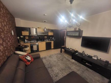 ID 592 Studio-living room with kitchenette