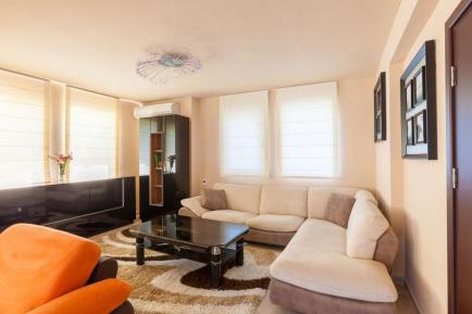 Id 243 Living room furniture