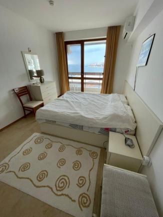 Id 434 Спальня, кровать - двухкомнатный апартамент на 1 линии в Елените